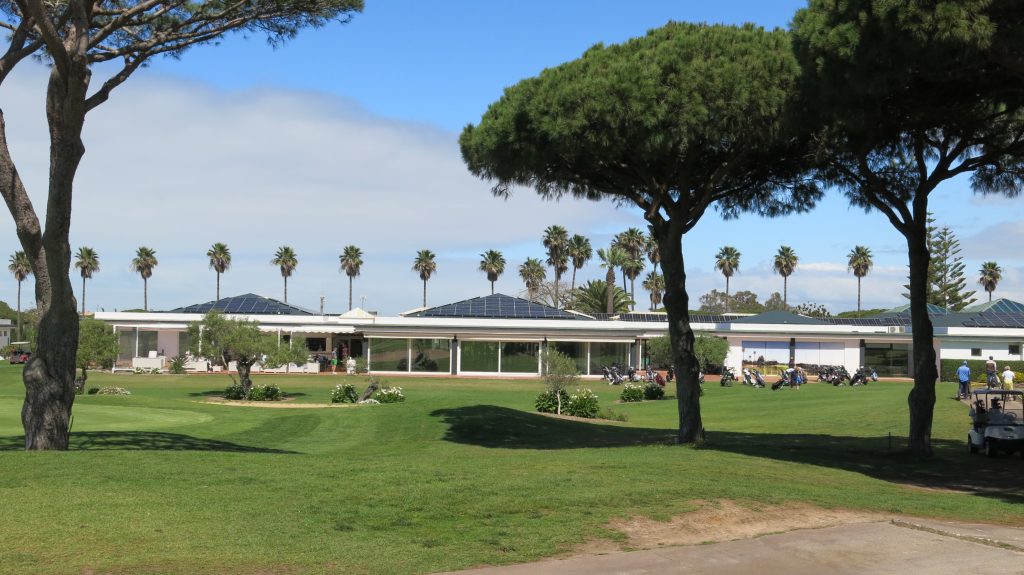 Klubbhuset på Real Novo Sancti Petri Golfclub.