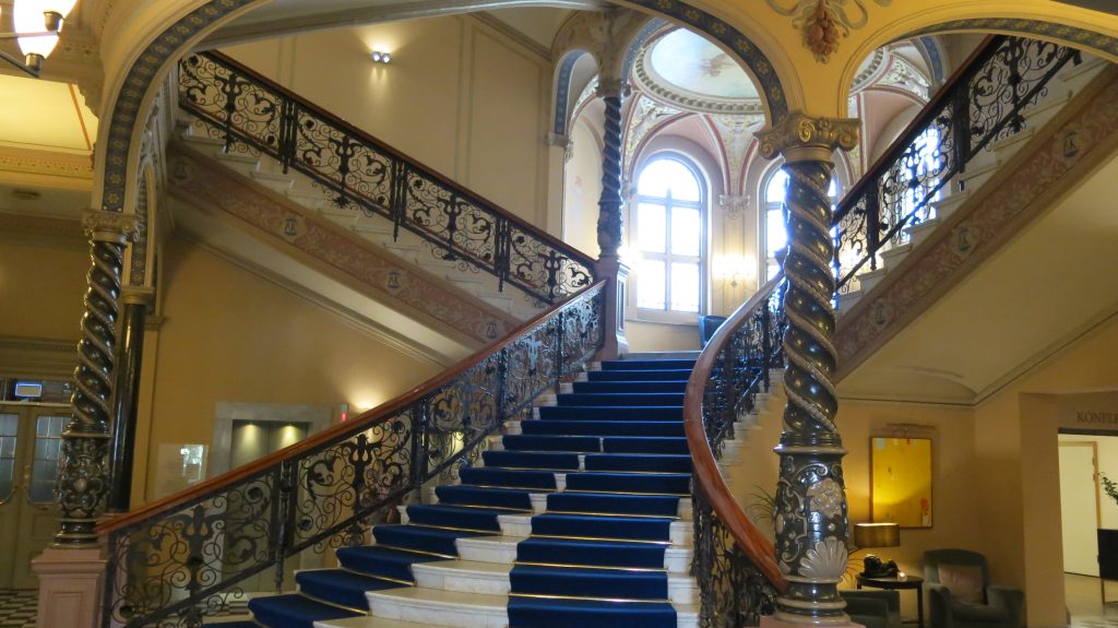 Trappan i hotell Knaust i Sundsvall.
